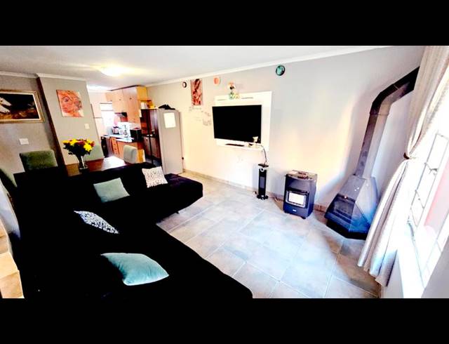 4 BEDROOM APARTMENT FOR SALE IN CASTLEVIEW